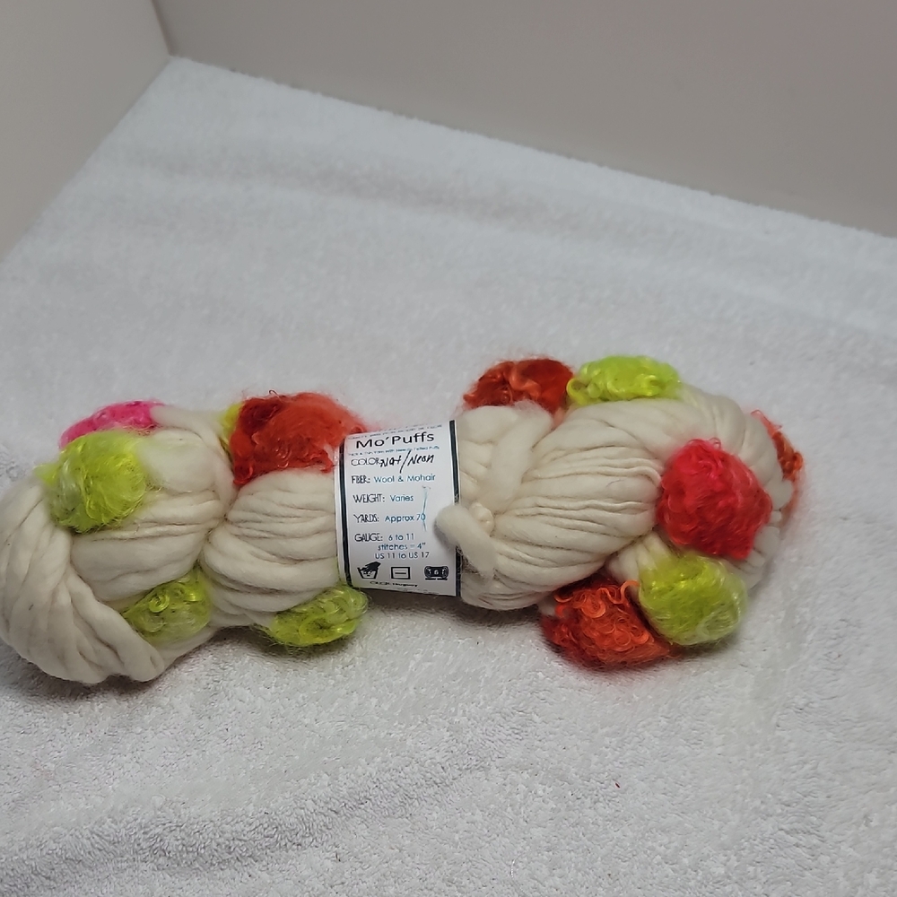 Mo' Puffs Natural/Neon Colorful Yarn with Pom Poms